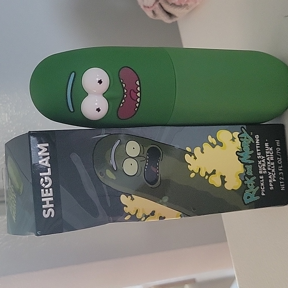 Glam Green Pickle Rick Setting Spray - Picture 1 of 5